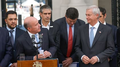 “Voy a usar lenguaje coloquial, si me permiten...”: Ministro Quiroz salió a defenderse ante “desmentido” sobre plata fiscal
