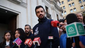 “La crisis no puede ser pagada por quienes menos tienen”: Alcaldes opositores presionan a Kast por alza de combustibles