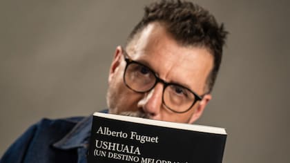 Alberto Fuguet de paseo por los vínculos familiares y el duelo: “Ahora se habla de salud mental, antes se tiraban al canal San Carlos y a nadie le importaba”