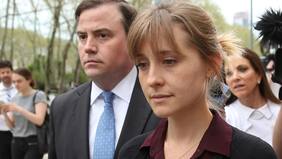 Allison Mack de serie “Smallville” salió de prisión tras cumplir condena por tráfico sexual