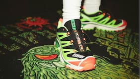 Cantante urbano presenta exclusiva zapatilla diseñada por él: ya se puede comprar en Chile