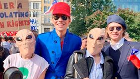 La protesta "glam" de Di Mondo en Nueva York