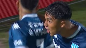 Todos coincidieron en dos cosas: hinchas de Racing reaccionan a debut de Damián Pizarro y lo aprueban con lo justo