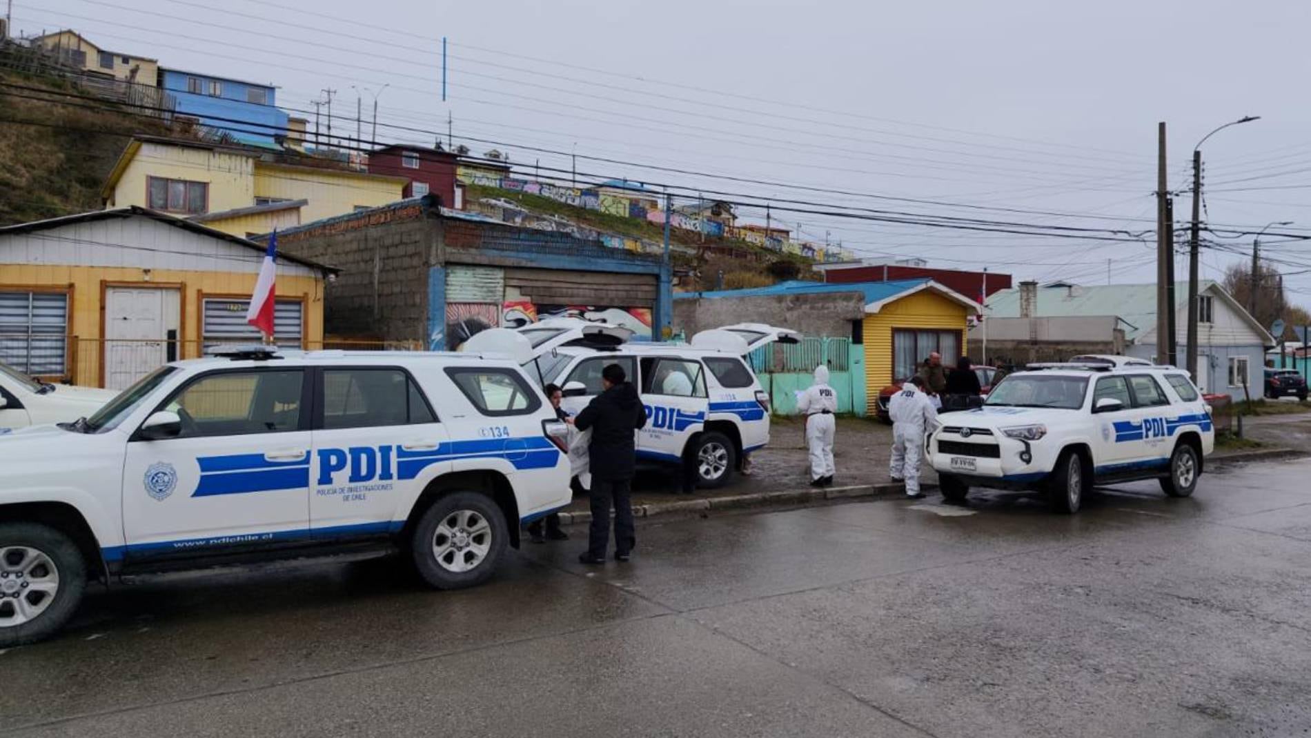 Impacto por presunto crimen pasional: sujeto irrumpió armado en casa de ex y actual pololo lo estranguló hasta la muerte