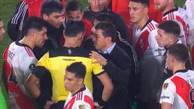 “¡No viste la mano, era gol!”: así fue el tenso diálogo que sostuvo Gallardo con Roberto Tobar por polémica con River