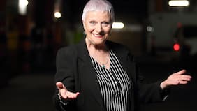 "Cuarenta y cuatro años lleva Karen Connolly no solo viviendo en Chile, sino que trabajando, haciendo escuela en Chile. Y a nadie se le ha ocurrido nacionalizarla chilena...", reclama Fran García-Huidobro