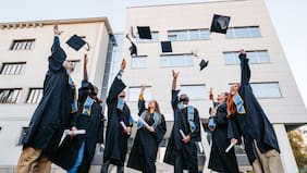Carreras en retroceso: las cinco profesiones universitarias que están perdiendo vigencia laboral, según la IA