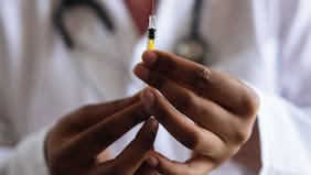 Científicos descubren vacuna que podría prevenir la demencia