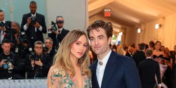 Robert Pattinson y Suki Waterhouse