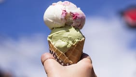 ¿Sabías que comer helado podría hacerte sentir más calor? Experta explica este extraño fenómeno