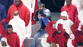 Kendrick Lamar cumplió y humilló a Drake cantando “Not Like Us” en el show del medio tiempo del Super Bowl