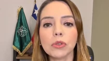 Camila Flores desmiente portazo de Alguaciles y dice apoyar “con más fuerza que nunca a nuestros queridos Carabineros”