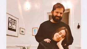 Presidente Boric y Paula Carrasco son captados en el hospital a la espera del nacimiento de su hija: “No pasa nada todavía”