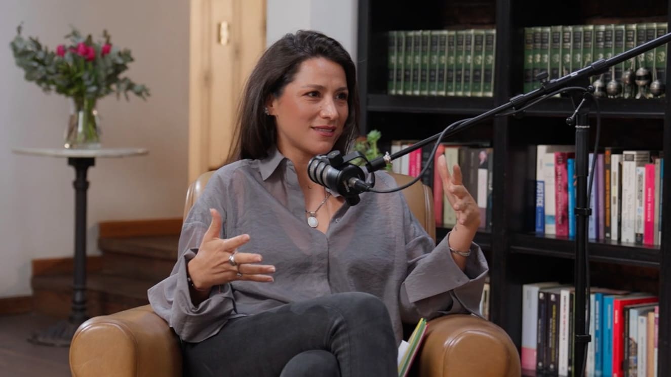 Loreto Aravena y el momento que la llevó a replantearse su maternidad: “(Mi hija) me escondía las llaves para que no saliera”