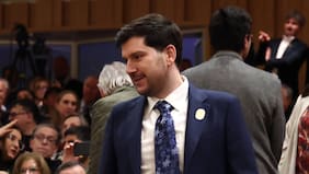 “Más parecen vacaciones pagadas...”: diputado republicano denuncia a Contraloría viaje de Simón Boric a España