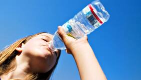 Aguas, bebidas y jugos para aplacar el calor veraniego