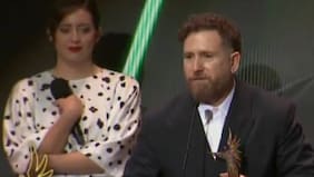 “Siento que me estoy robando este premio”: la insólita confesión de Juan Pablo López tras recibir galardón en los Caleuche