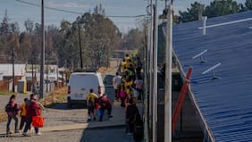 Comunidades afectadas por incendios reciben computadores e internet gratuito en Región del Biobío
