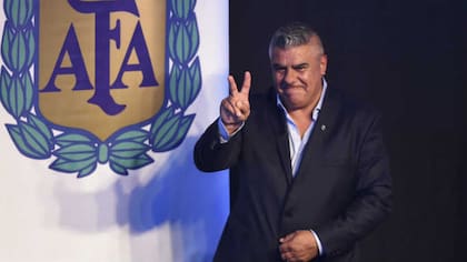 Terremoto en el fútbol argentino: Chiqui Tapia y la AFA fueron embargados por presunto fraude