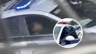 Graban a policías en pleno acto sexual dentro de una patrulla: no les importó ocultarse y ahora son investigados