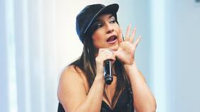 Maga Ortúzar: la "Carmela" que le canta al poliamor