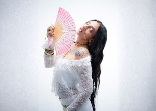 Le puso un nombre Kawai a su disco: Aura Bae estrenó “Hikaru no Hana: relatos de amor”