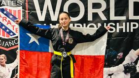 “El trabajo duro rindió sus frutos”: la pequeña artista marcial de 13 años que ganó cinco títulos mundiales