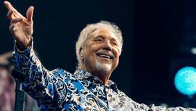 ¡Tom Jones agendó segundo concierto en Chile para 2024! Revisa la fecha y venta de entradas