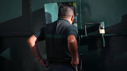 Su mamá le tiró la oreja y lo obligó a regresar: detallan caso de reo que se entregó en tribunal tras polémica fuga