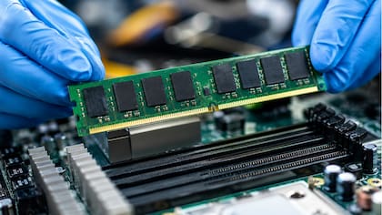 El costo de los dispositivos tech seguirá al alza: Samsung advierte que escasez de memoria RAM podría agravarse hasta 2027