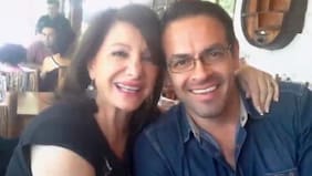 "Tengo 71, ¿cuántos me quedan, serán 15 o 10? Los voy a vivir a mi pinta...”, dice Gloria Simonetti hablando de su pololeo con fotógrafo 27 años menor