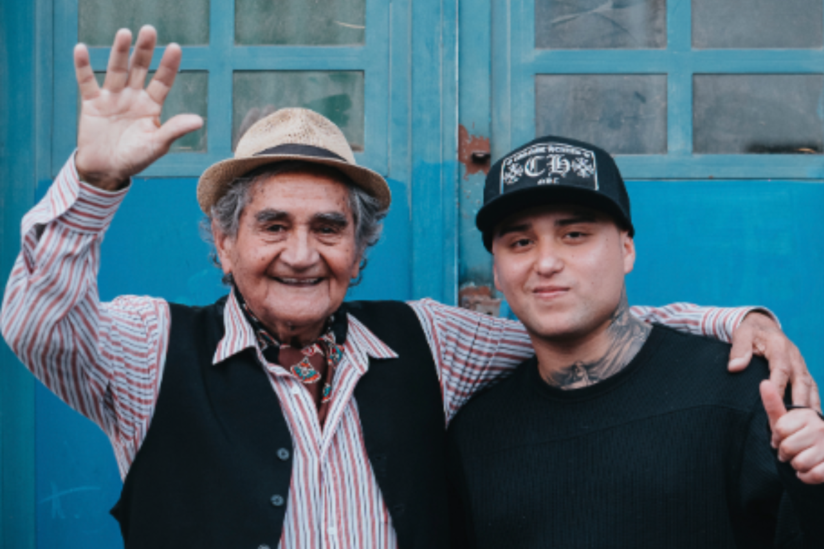 Cueca chora y urbana: Nano Parra reclutó a Pablito Chill-E para reversionar “Lolos marihuaneros”