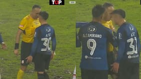 Tuvieron que separarlos: jugador de Huachipato quiso agredir al árbitro y fue expulsado