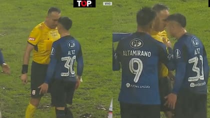Tuvieron que separarlos: jugador de Huachipato quiso agredir al árbitro y fue expulsado