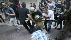 Carabinero quedó inconsciente tras brutal golpiza en el Paseo Ahumada