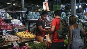 “Los más afectados son personas honestas”: denuncian que mafias extranjeras cobran $150.000 a trabajadores de La Vega