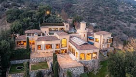 Cómo es la mansión de Farkas en Lo Curro que no logran vender (y que está en oferta)