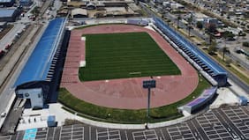 Sospechan corrupción: San Antonio se querella por atrasos de 6 meses en construcción del Estadio Municipal