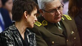 El peculiar regalo del general director de Carabineros a la ministra Tohá