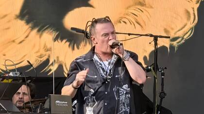 Mike Patton pidió un minuto de silencio por las víctimas de los incendios en el Biobío