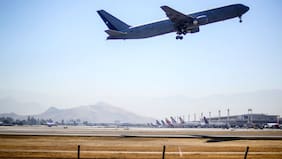 Desarrollan "escudo invisible" contra Covid-19 para viajes en avión