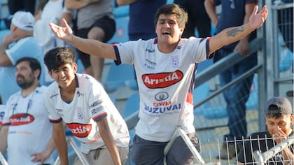 ¡Insólito papelón!: Deportes Melipilla festejó y cosa de horas terminó en el amateurismo por secretaría