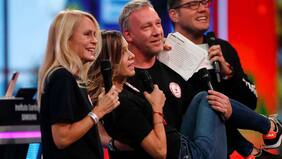 "Están cuchicheando, muertos de la risa y toqueteándose. ¿Cómo es la cosa...?", bromea Cecilia Bolocco con el reencuentro de Diana y Martín Cárcamo en la Teletón