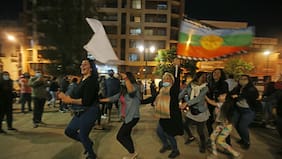 El Apruebo arrasó: Dedo pa'arriba a nueva Constitución triunfó en Chile en masiva e histórica votación