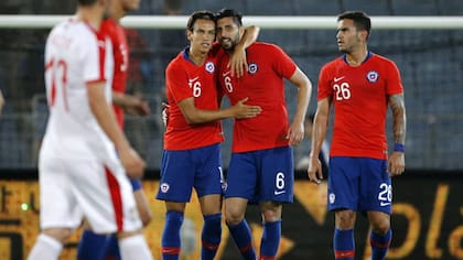 “Cada vez que la selección me requiera…”: el palito de Lichnovsky a Erick Pulgar en su regreso a La Roja