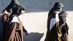 Del “dignifica a Chile” al “profundo dolor y no nos representa”: nueva Constitución divide a las Carmelitas Descalzas