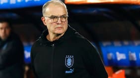 “Canallada gigante” y “falta de respeto”: Bielsa saca ronchas en Uruguay tras tomar drástica decisión a días del Mundial