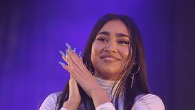 ¿Cómo van al baño? y otros mitos del uso de las uñas extra largas