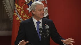 Sigue en picada: aprobación del Presidente Kast se desploma por tercera semana seguida