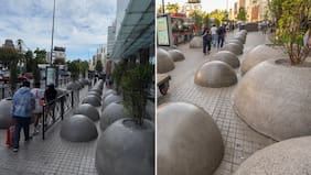 Transeúntes molestos por esferas de cemento en ingreso principal del Costanera Center: ¿Por qué se instalaron?